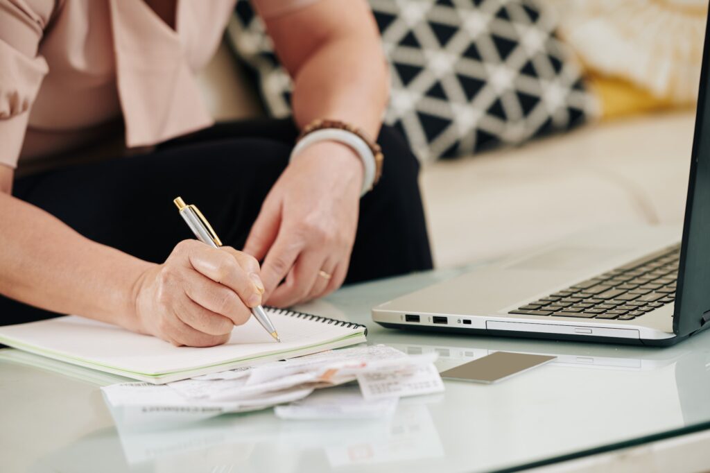 woman-managing-her-budget-1024x682
